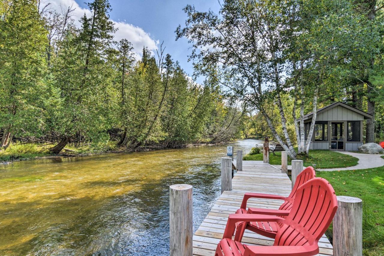 Riverfront Traverse City Cabin Fish, Kayak And Tube Luaran gambar