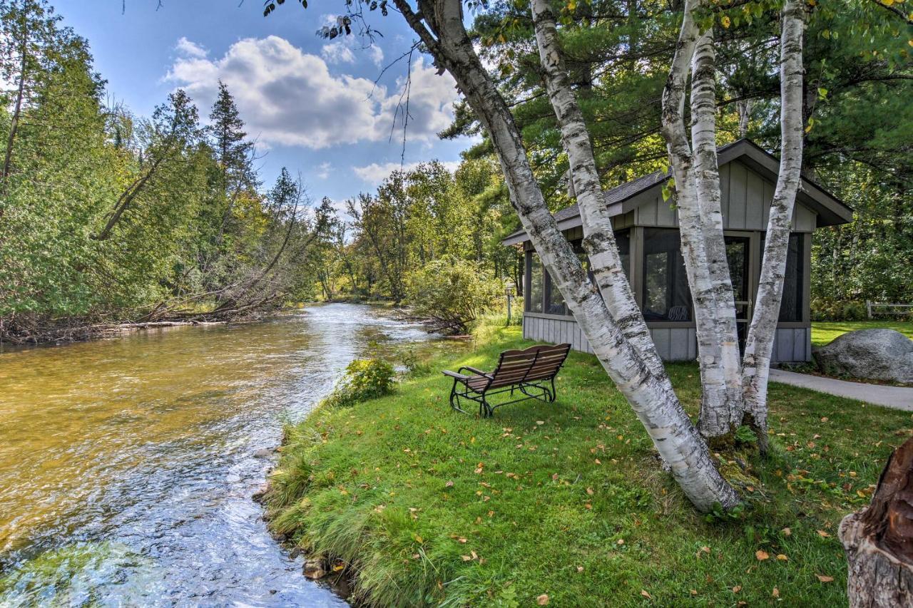 Riverfront Traverse City Cabin Fish, Kayak And Tube Luaran gambar
