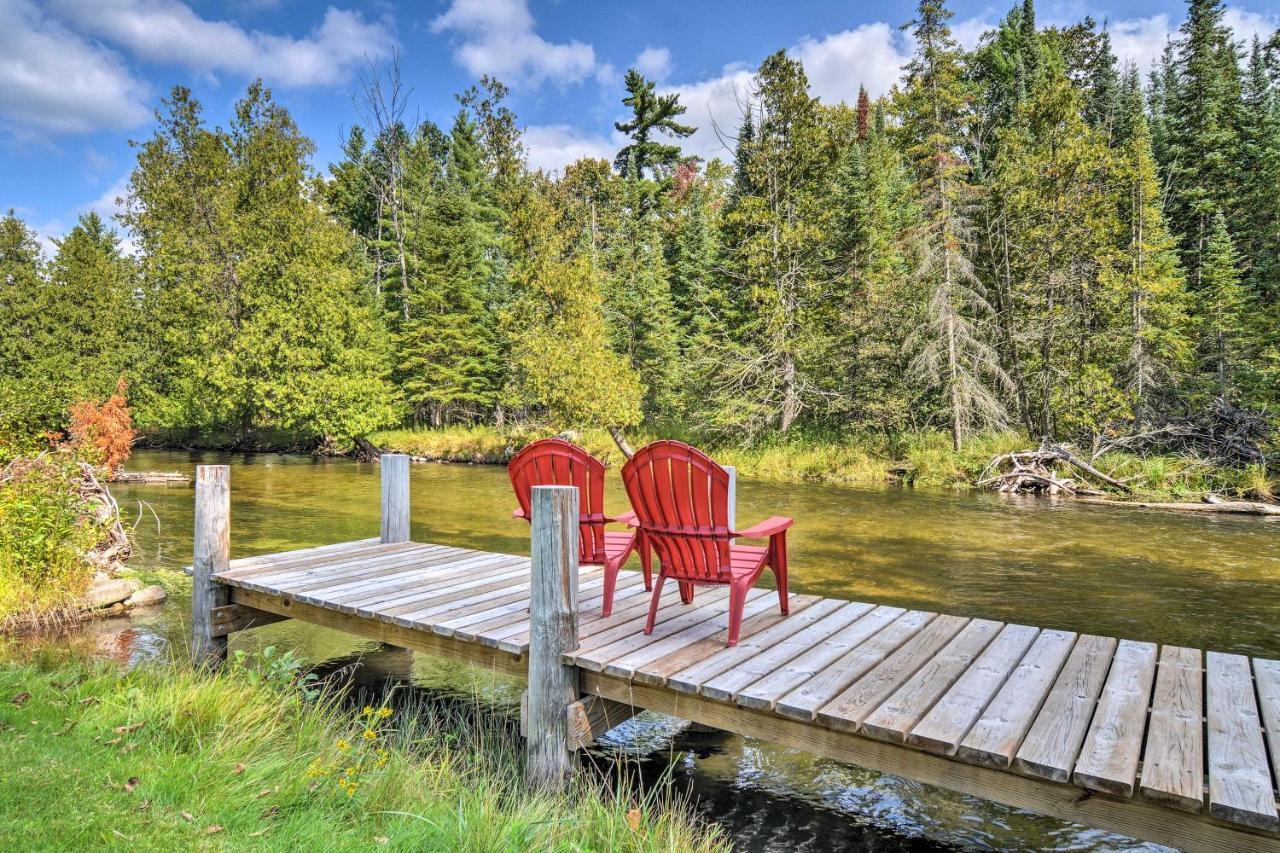 Riverfront Traverse City Cabin Fish, Kayak And Tube Luaran gambar